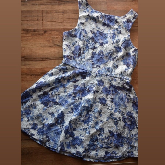 🦋Blue floral Mini Dress - Picture 4 of 10